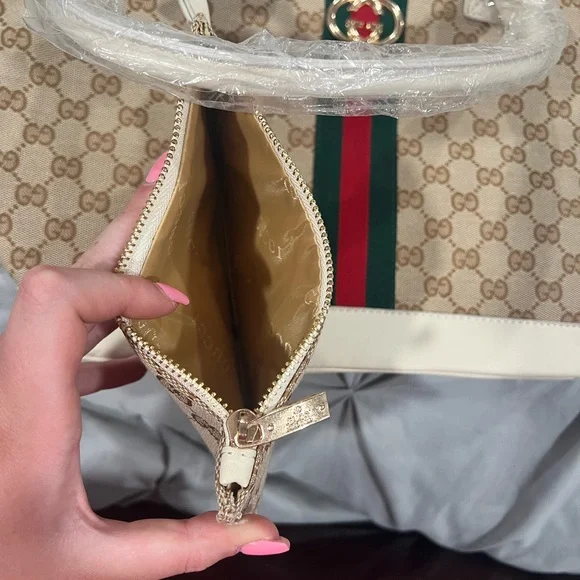 Beige and White Tote Bag with Pouch - Picture 3 of 4